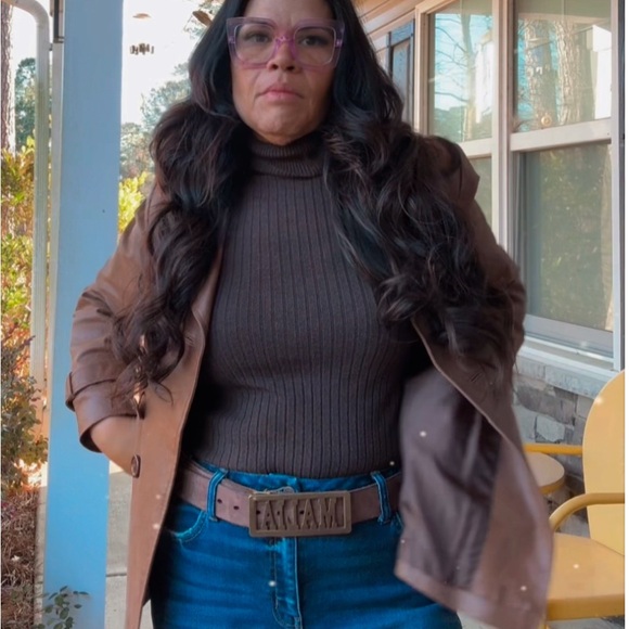 Meet your Posher, Malia - Picture 6 of 10